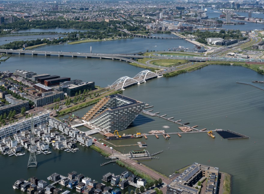 Sluishuis, l'edificio galleggiante di Amsterdam firmato BIG