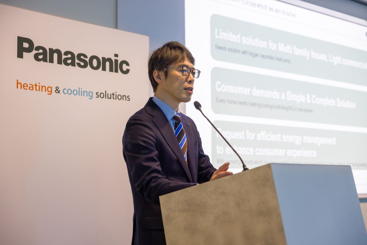 Hiroshi Komatsubara, CEO della HVAC Business Division Europe alla conferenza stampa a MCE 2024