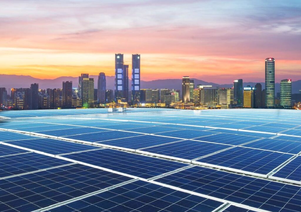 Fotovoltaico: installazioni quasi raddoppiate nel 2023, ma le economie emergenti restano indietro